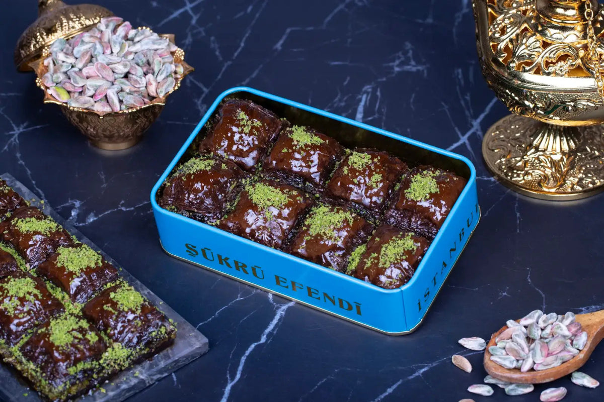 Sukru Efendi 1935 | Chocolate Baklava With Pistachio in Gift Metal Box - TryAladdin