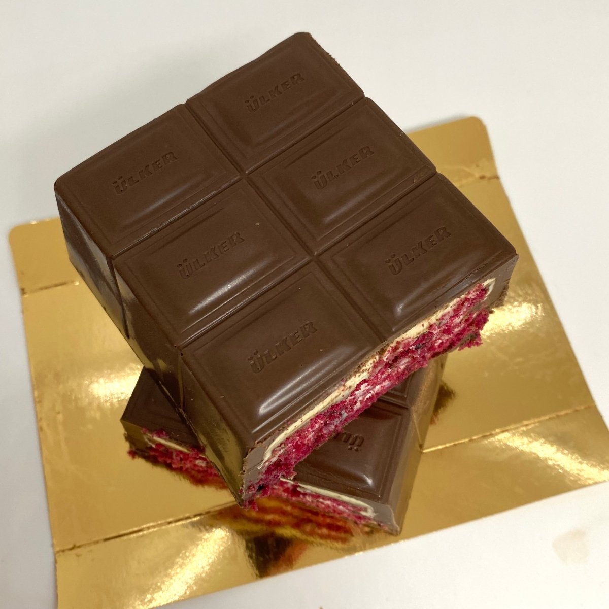 Ulker Chocolate Cake Bar with Mixed Berry Filling (Cikolatali Yas Pasta) - TryAladdin