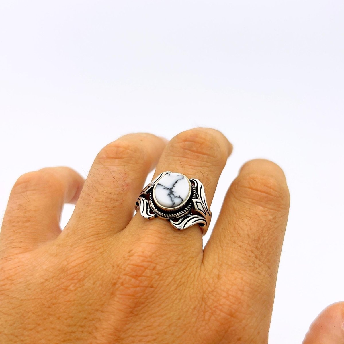 Unisex Unique Silver Ring with White Turquoise - TryAladdin