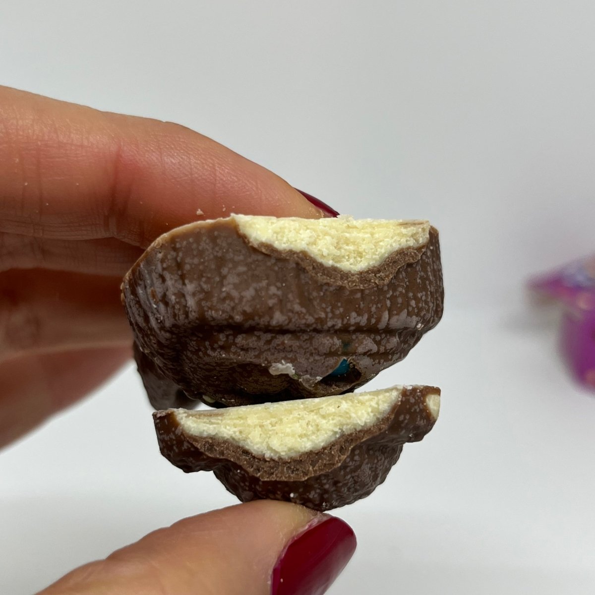 Vezir Lbumi de Boni Collectible Mystery Chocolate - Milk, White & Coloured Beans - 28g - TryAladdin